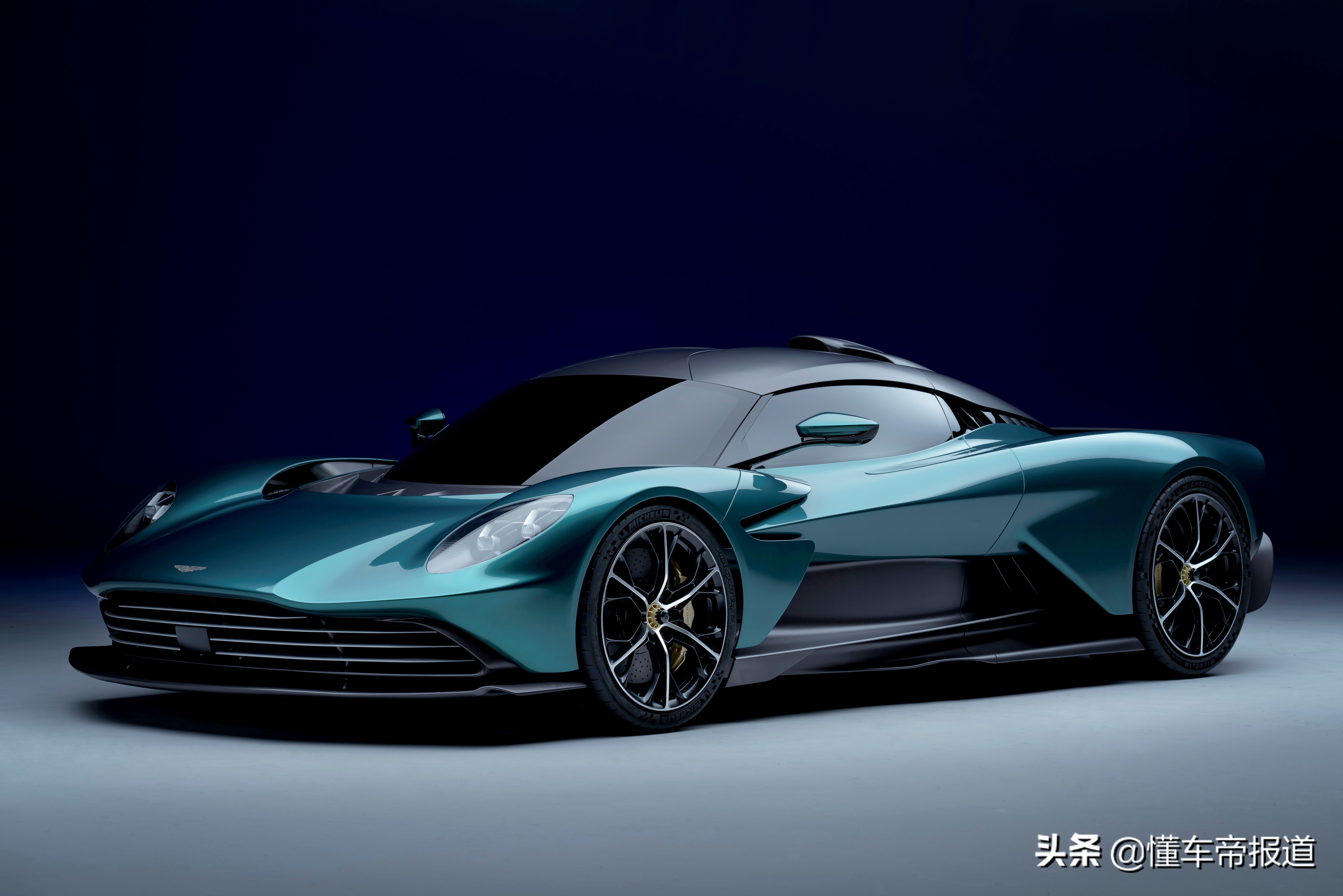 新车 </p><p>　　 直面法拉利SF90 Stradale？阿斯顿·马丁Valhalla量产版发布