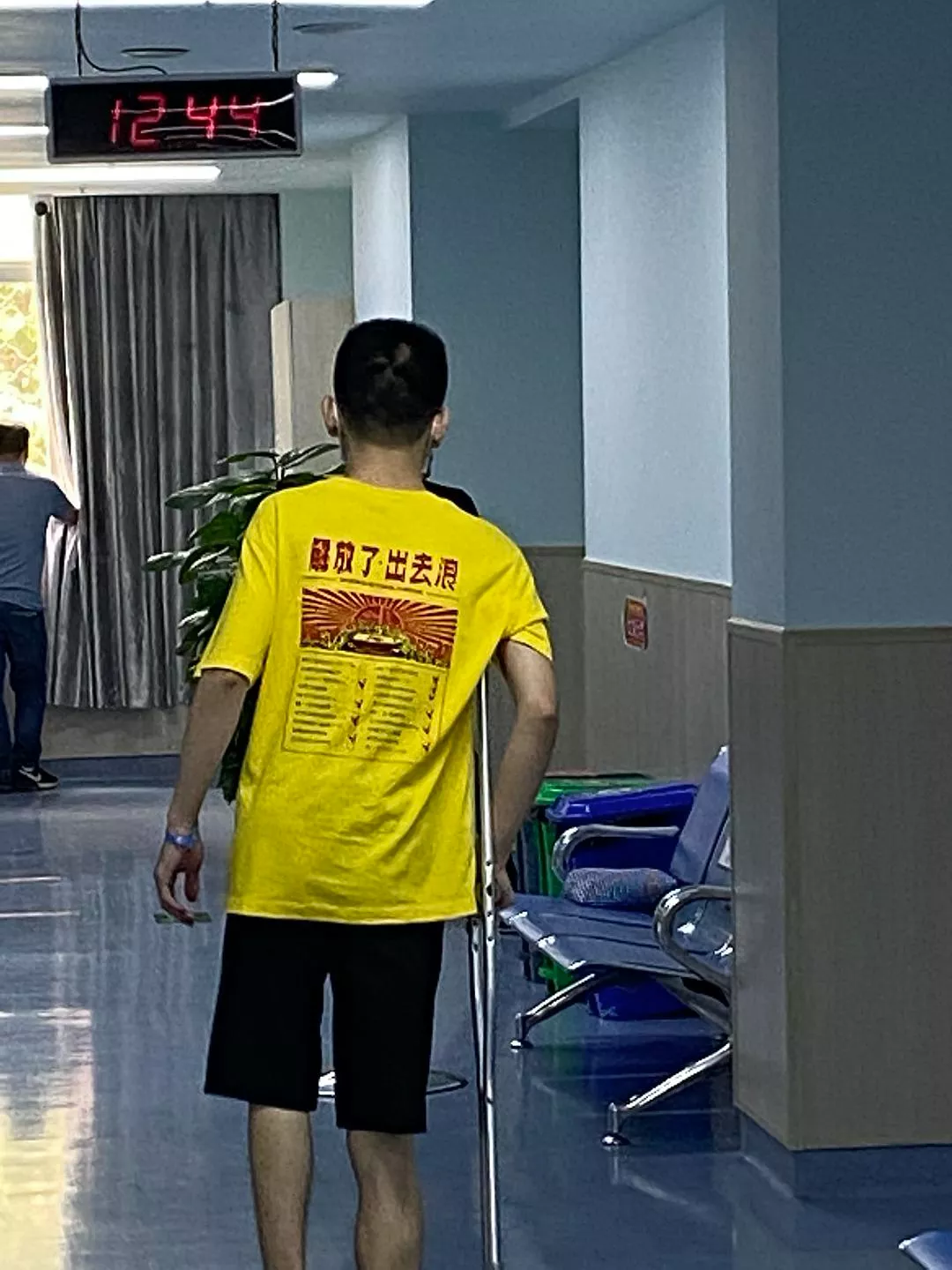 这些衣服的slogan不止酷,还有态度