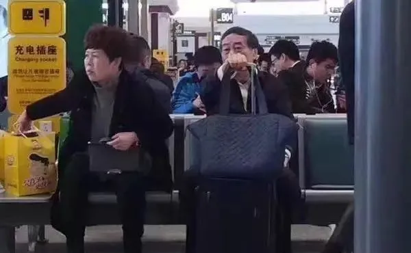 狂跌300亿!爆红的喜茶们,终于“杀死”娃哈哈