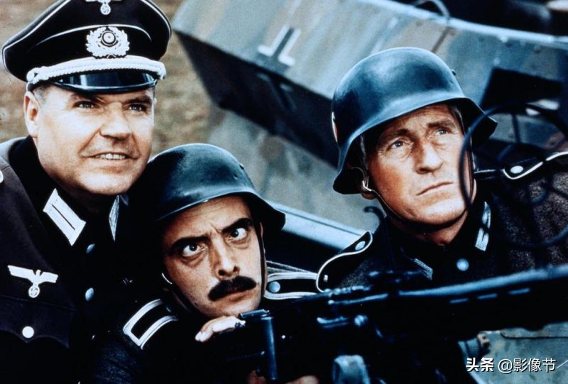 哪位令观众难忘的演员,那一定是扮演斗鸡眼德国兵的米歇尔·莫多了