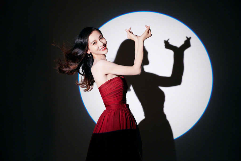 费尽心思挤进贵妇圈？钮钴禄·杨颖人脉不断升级，野心到底是啥？