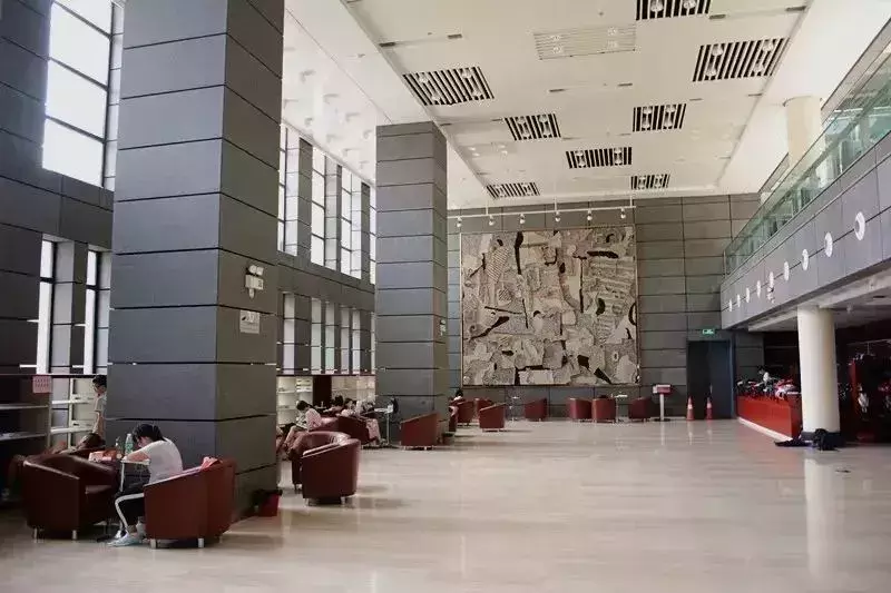 让学渣都“以身相许”的13个大学图书馆，这舒服，这惬意，不走了