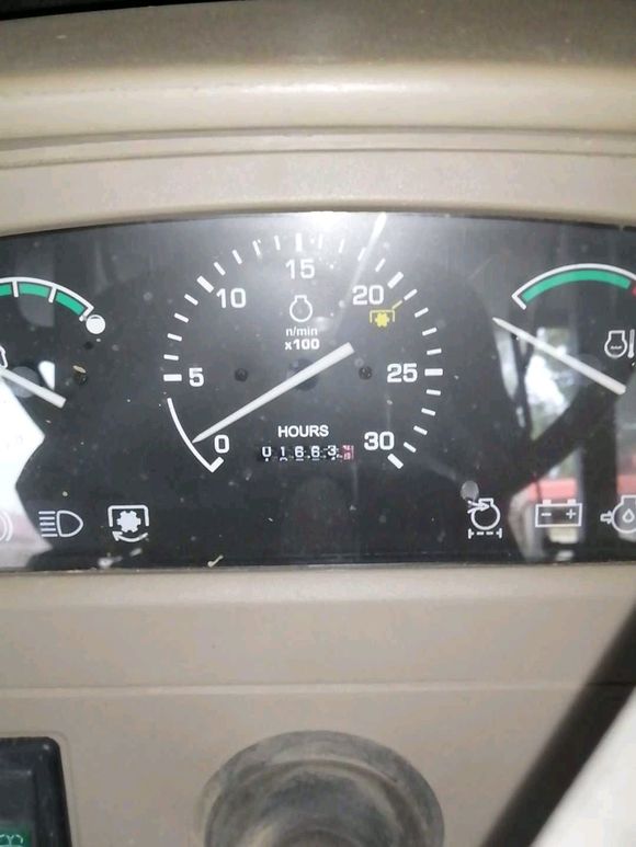 2013年的約翰迪爾拖拉機，這車況還不錯！大家說說能值多少錢