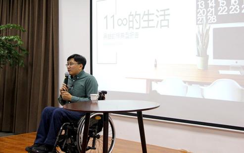 身患残疾，8次手术，他以最好成绩考上大学，现在是公司总经理