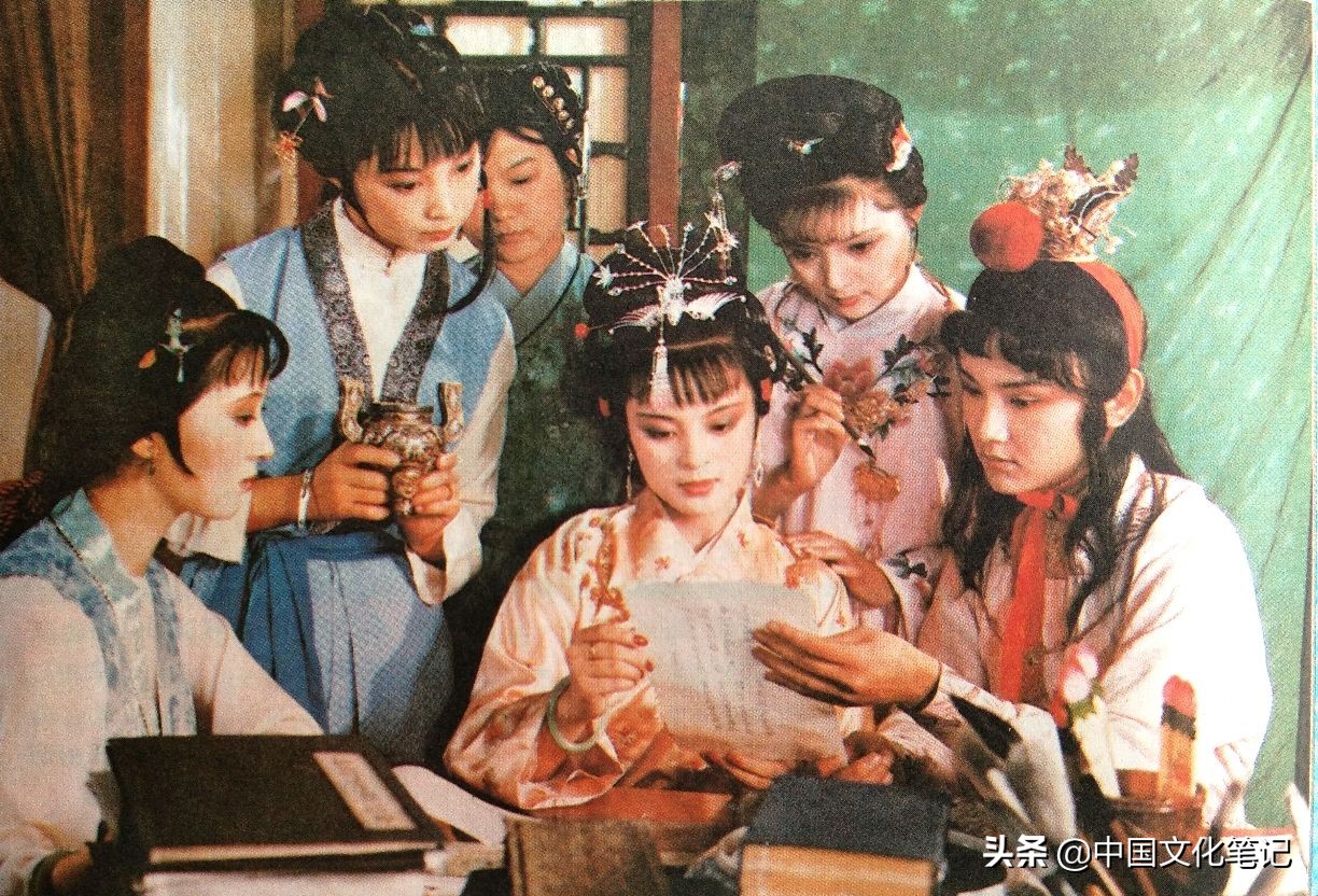 《红楼梦》中柳絮词：林黛玉社长，薛宝钗为尊，贾府最后的太平春