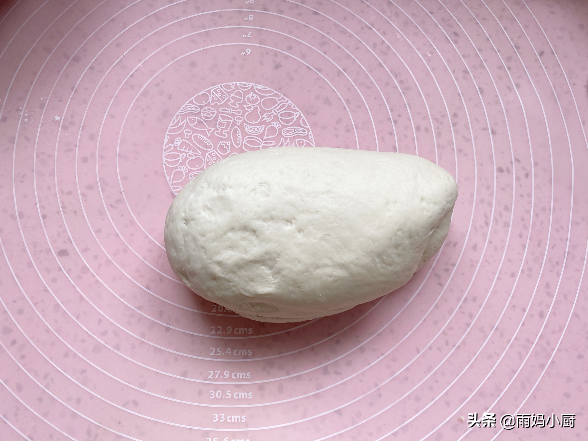 香菇木耳猪肉包子的家常做法，1次发酵真省事，外皮暄软馅料多汁