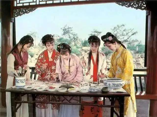海棠诗社，《红楼梦》中小姐们的闺中乐园，谁说女子无才便是德