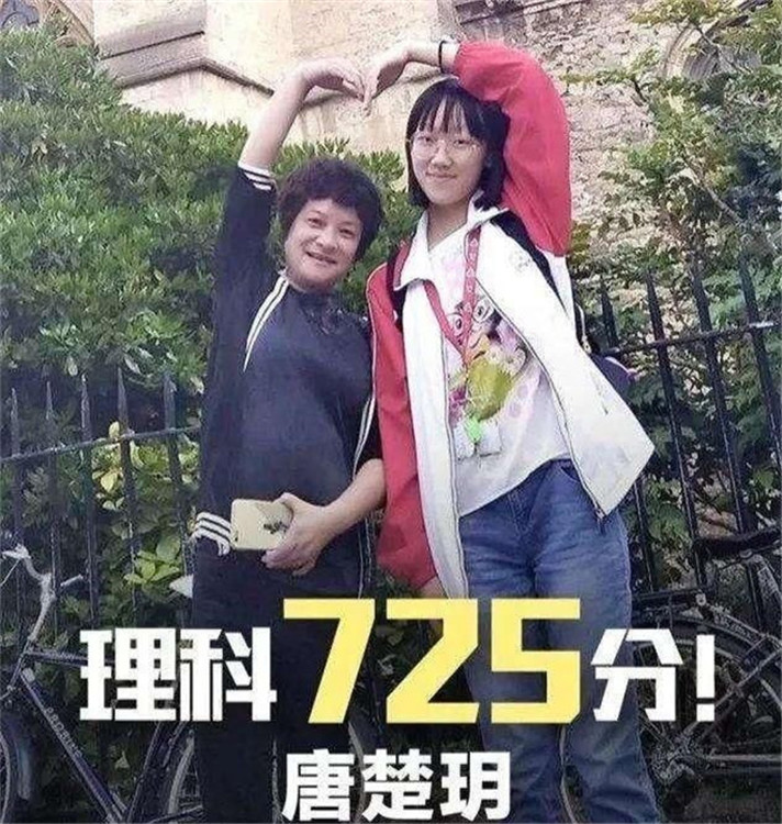 湖北理科高考状元语文高达146，看到她的书法后，网友：难怪了