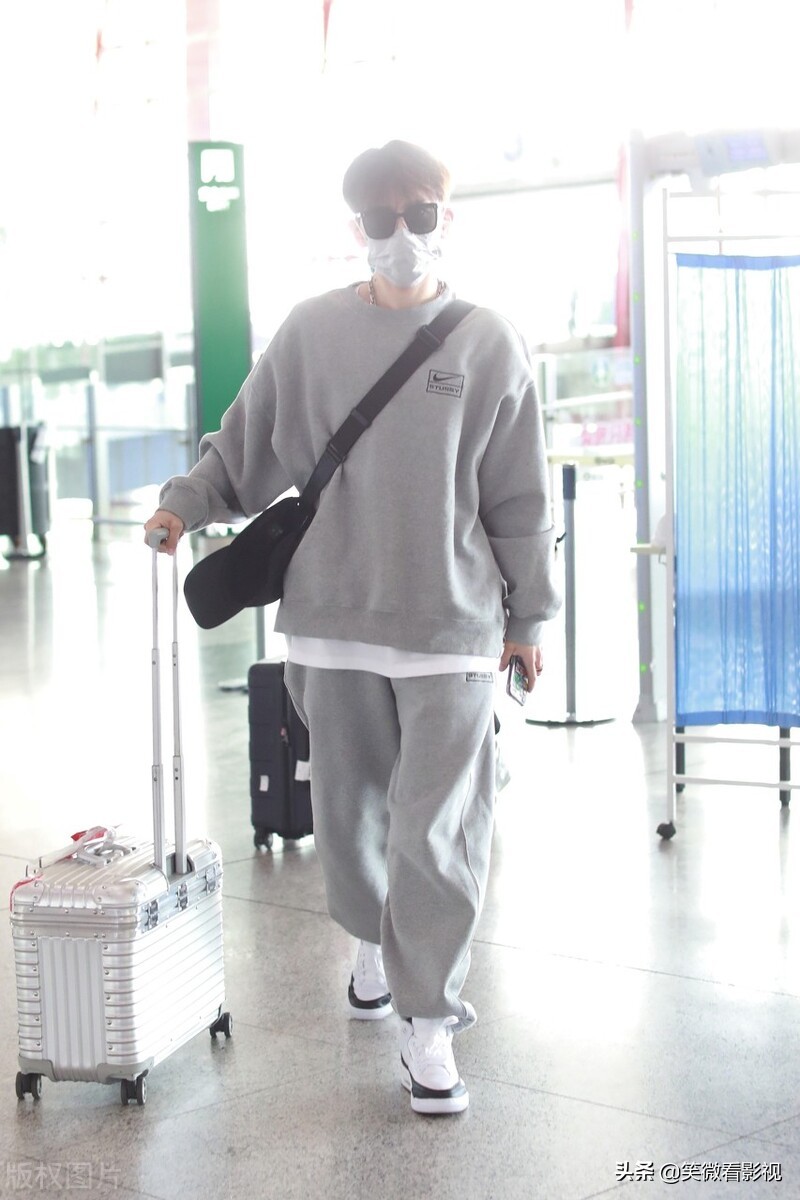 男士秋冬季服装搭配之五卫衣(男生冬季卫衣服装搭配)
