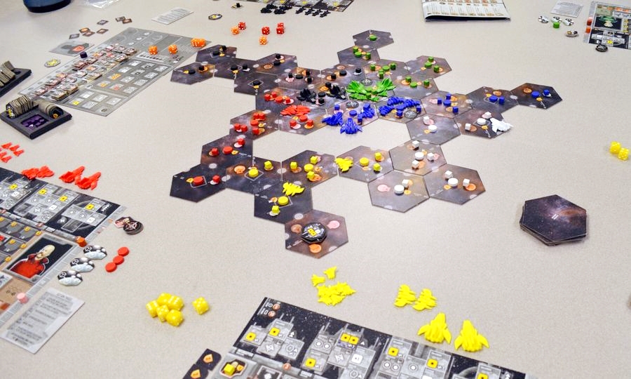 寸土不让的星际大战:《星蚀》