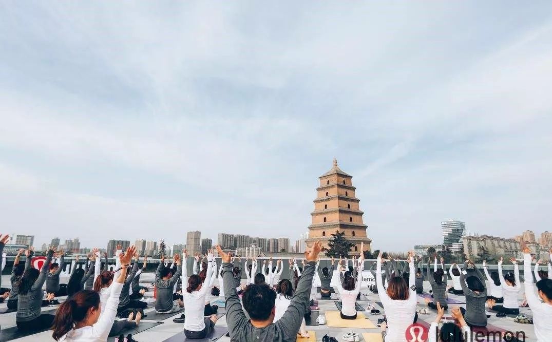 反超安德玛，直追耐克、阿迪，lululemon是一个什么样的存在？