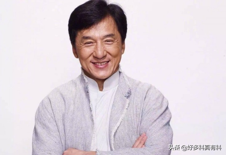 成龍為什麽姓房又姓陳 這位巨星背後又有哪些故事