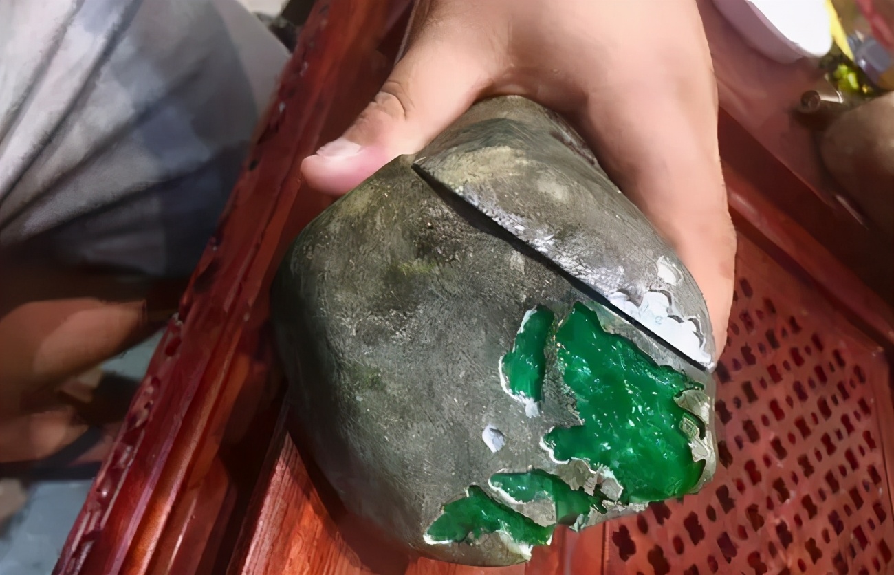 翡翠原石怎么切割(了解翡翠赌石的顶层设计是什么) - seo葵花宝典