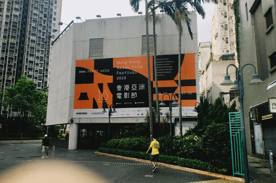 在城大旁的电影院看三级片是什么体验?