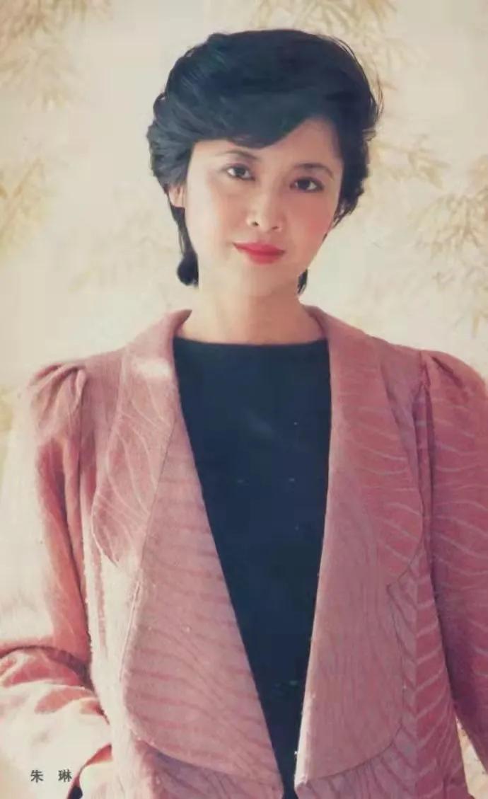 中国8大美人今昔颜值对比，有人整容颜垮，有人优雅老去，差距大