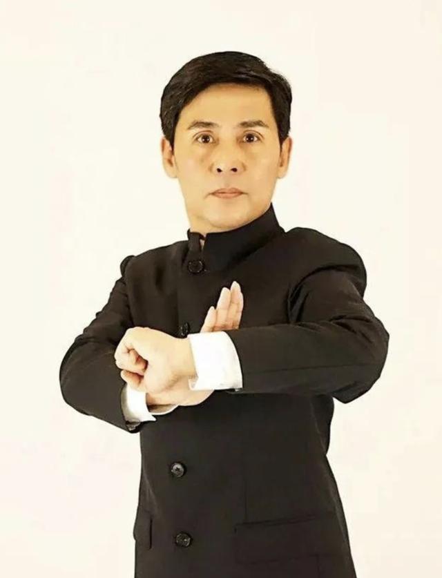 他是甄子丹的师傅，中国武坛唯一10连冠，却被3个混混打进医院