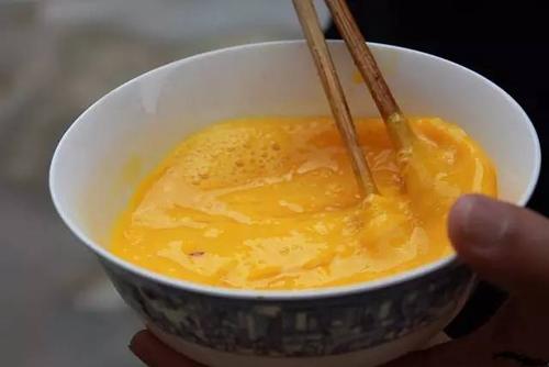 西红柿鸡蛋汤，很多人都做错了，难怪不好喝！大厨：这样做才对