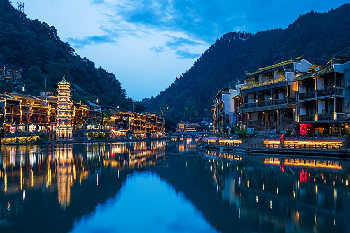 情侣必去十大旅游景点 西湖是许多爱情故事的起源