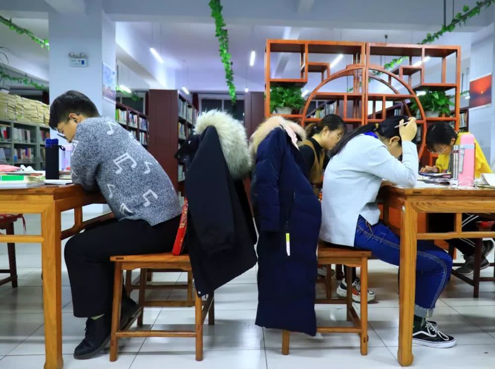 考研，与高考有3大不同点，为啥不能像高考一样？