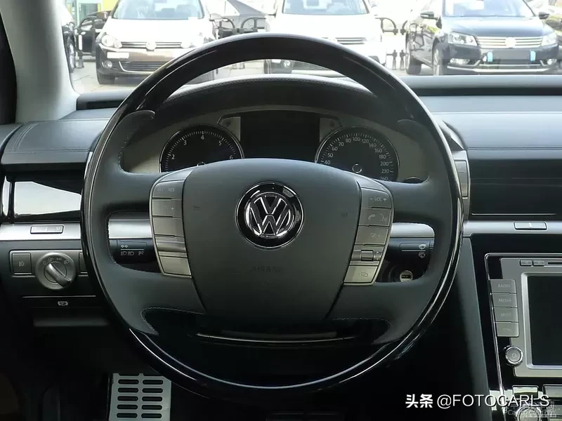 4座版大众辉腾6.0L W12实拍,售价241.2万,不是迈巴赫请绕路