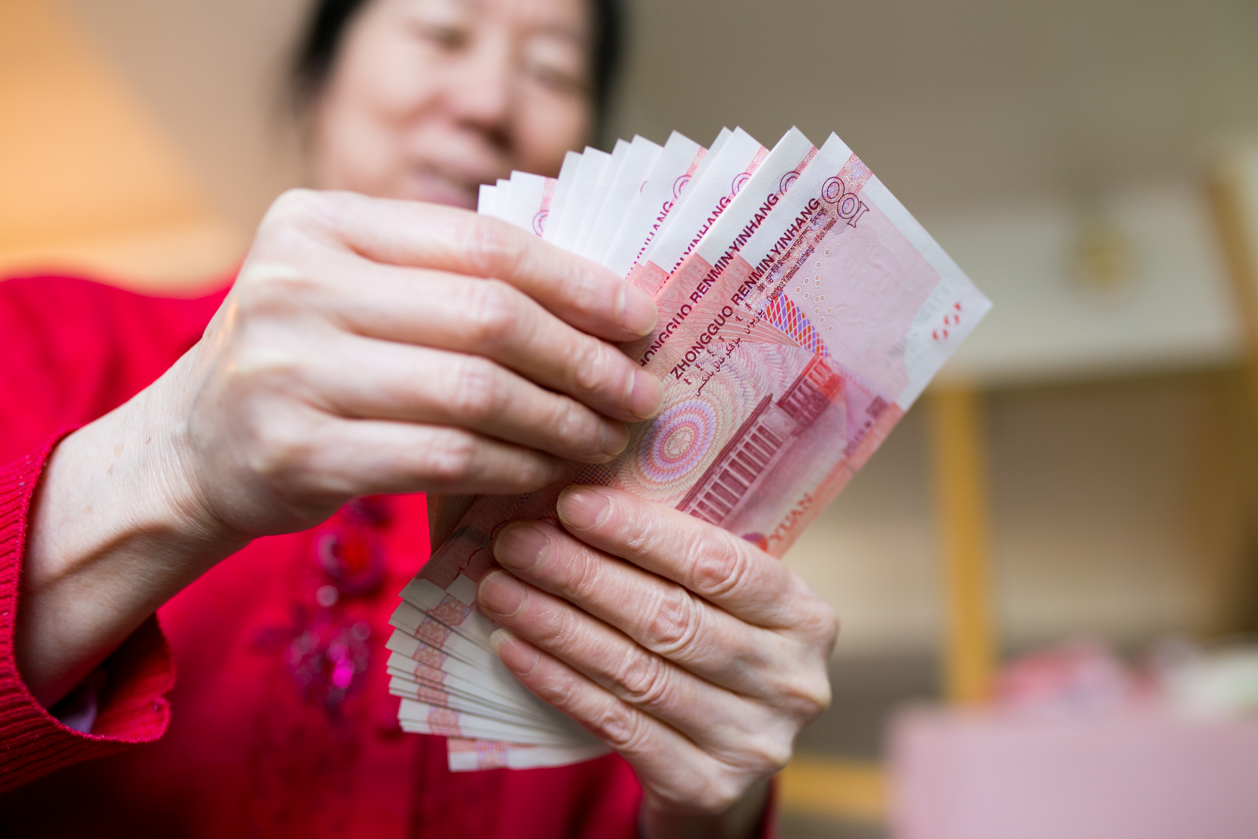 新农保和职工社保重复缴纳怎么办？可以领取两份养老金吗？