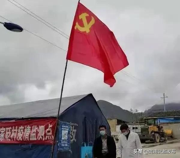 “战疫”一线党旗红,556名党员践初心