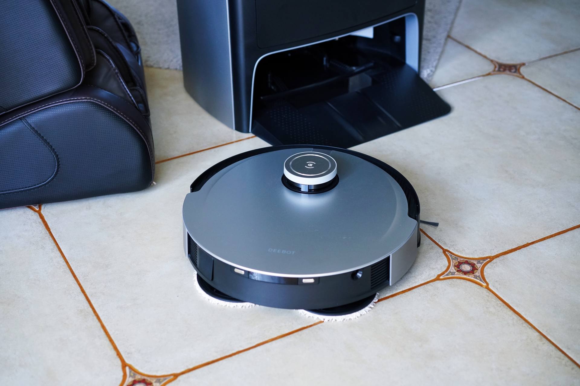 年度旗舰：科沃斯新品DEEBOT X1 OMNI扫拖机器人开箱评测