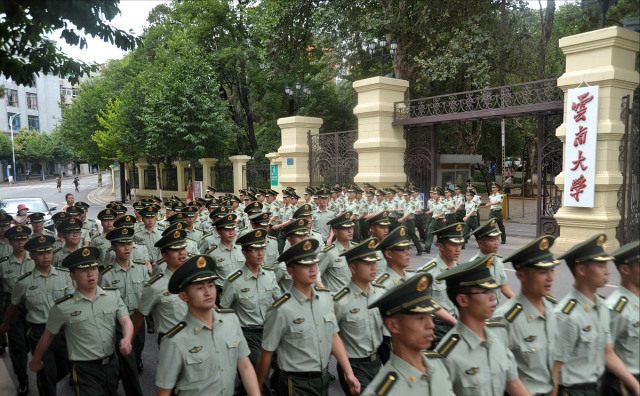 专科生大一去当兵，不仅考士官学校有优势，还可以免试专升本
