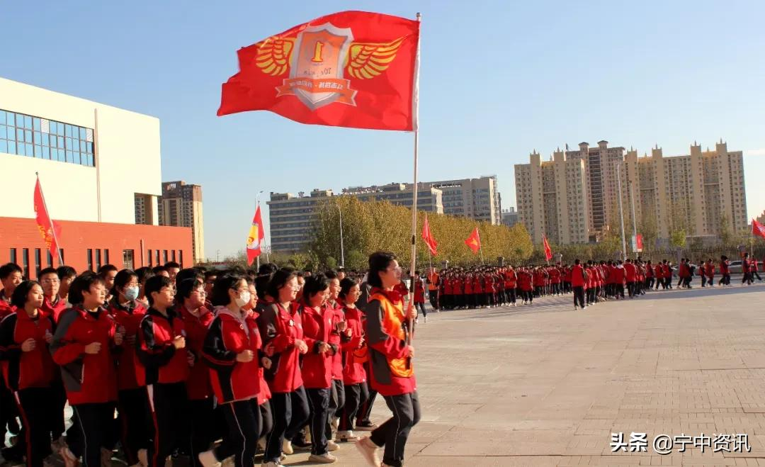 彩旗飘扬 口号铿锵——新一中校区励志跑操成为靓丽的风景