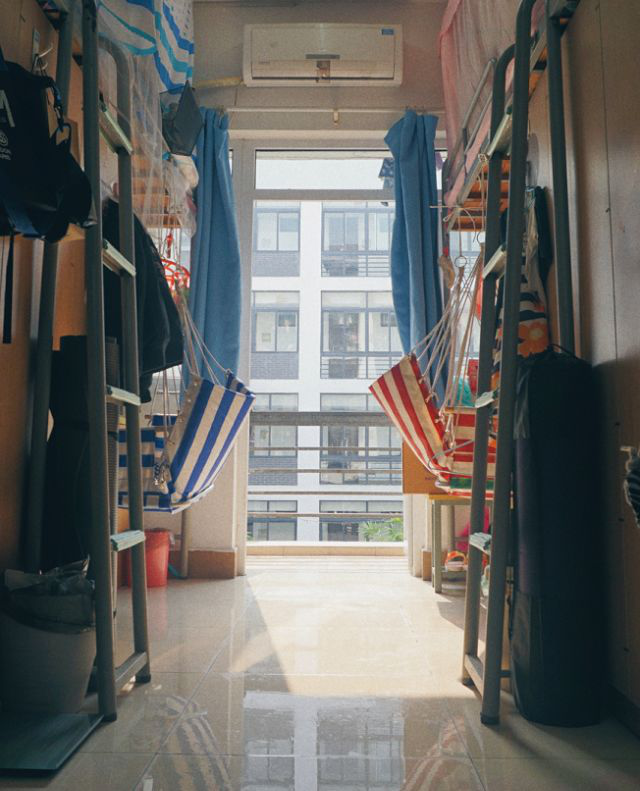 火了！江苏“高颜值”大学：坐拥空调宿舍，出门就是地铁，小龙虾吃到爽！