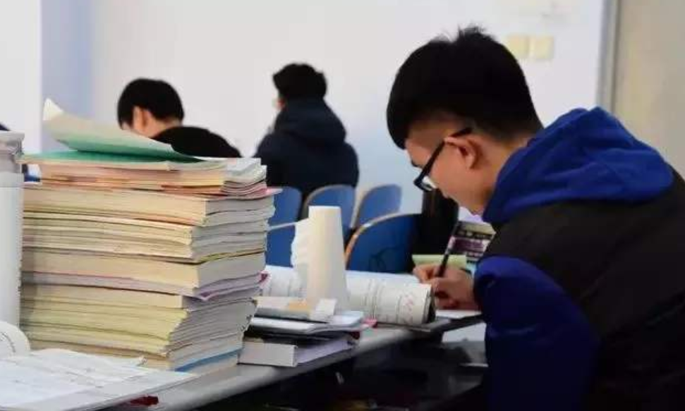 大学里挂科严重的3个后果，希望大家要注意，别影响了毕业