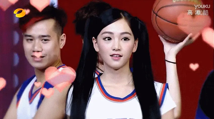 进娱乐圈的10位网红,有人演8部女主不火,有人身份横跨演员歌手