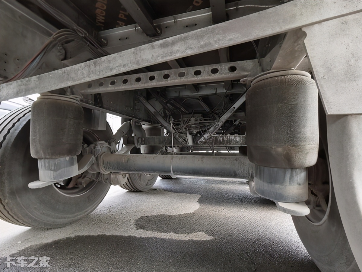 大单胎,盘刹全气囊,全led,德国施密茨侧帘挂车售价60万