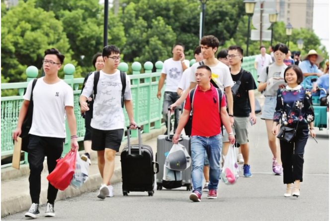 大学生平均生活费（2021年大学生）