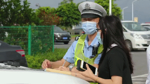 珠海交警开启首场大规模整治行动，司机插队打尖被罚:人有三急！