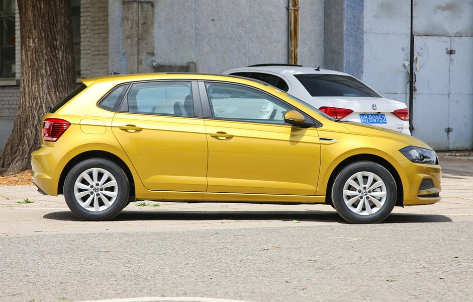 从9.99万降至7.09万起，百公里油耗5.5L，带你看大众Polo