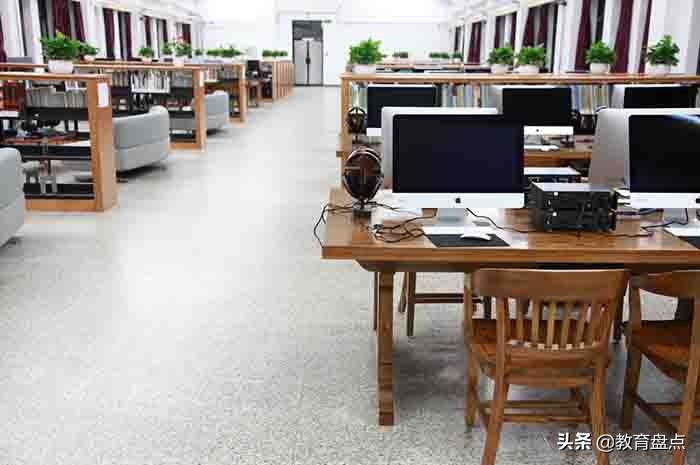 看到清华大学的图书馆，才知道什么叫“低调奢华有内涵”