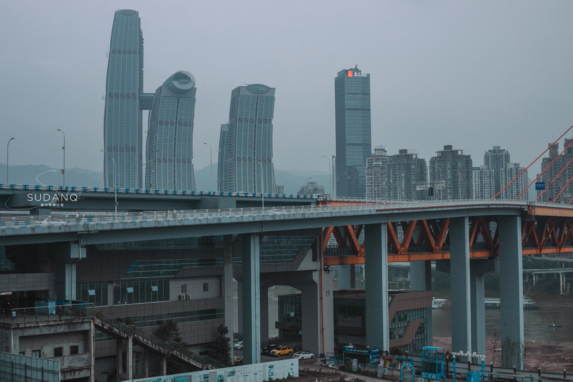 重慶洪崖洞的橋是什麼橋(重慶千廝門大橋,世界最大跨徑單塔單索麵斜拉