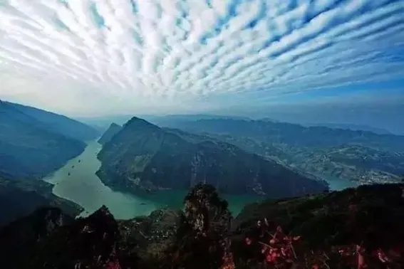 “天路”横空出世,既险又美,号称“中国之中”,引央视连连称赞