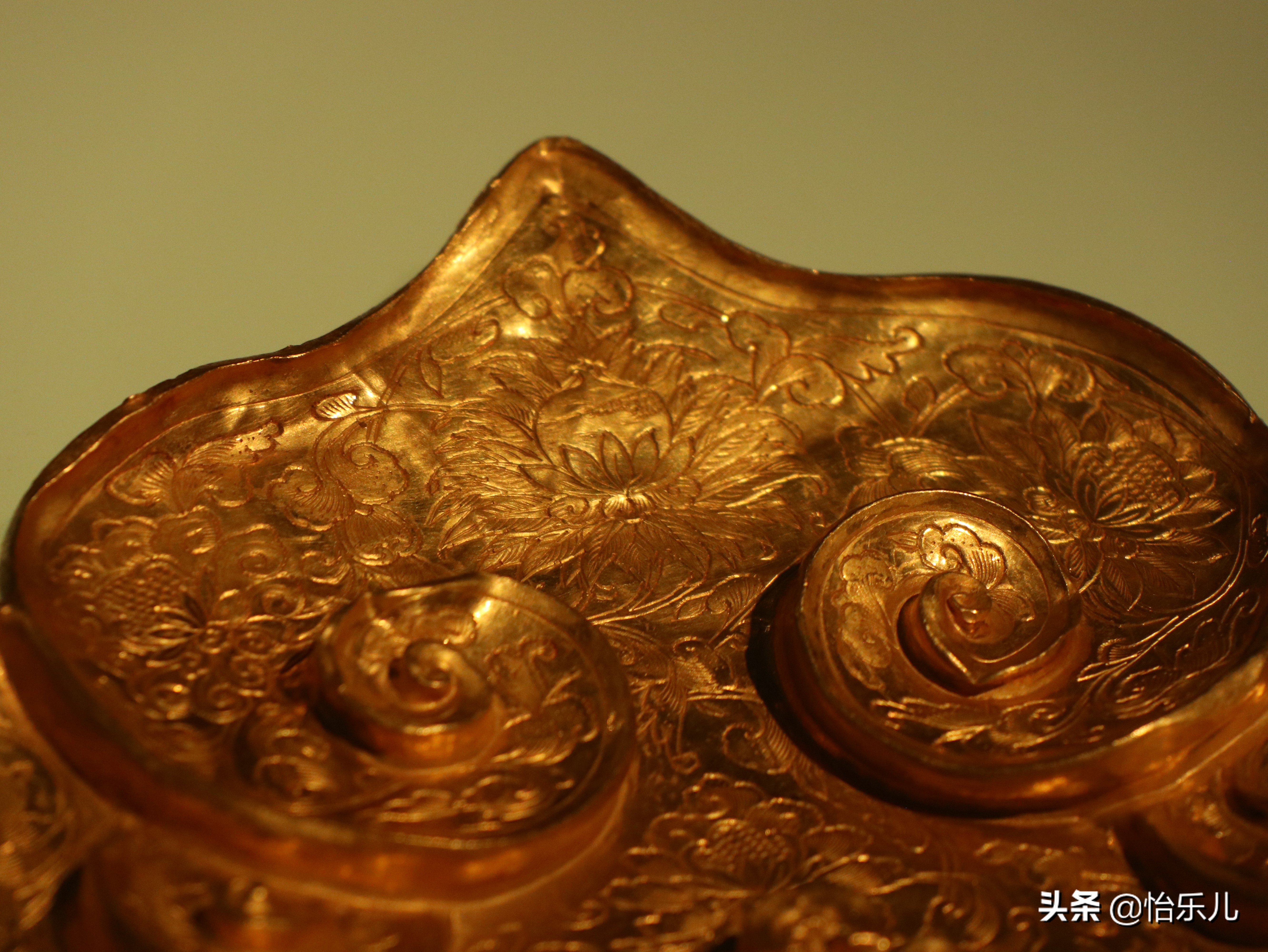 苏州一座墓出土54件元代金银器,纯度高型别致,还件件纹美艺精