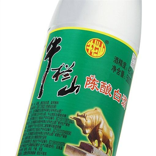 明明是酒精勾兑酒为什么标注“陈酿”？15元一瓶牛栏山二锅头喝的人还不少