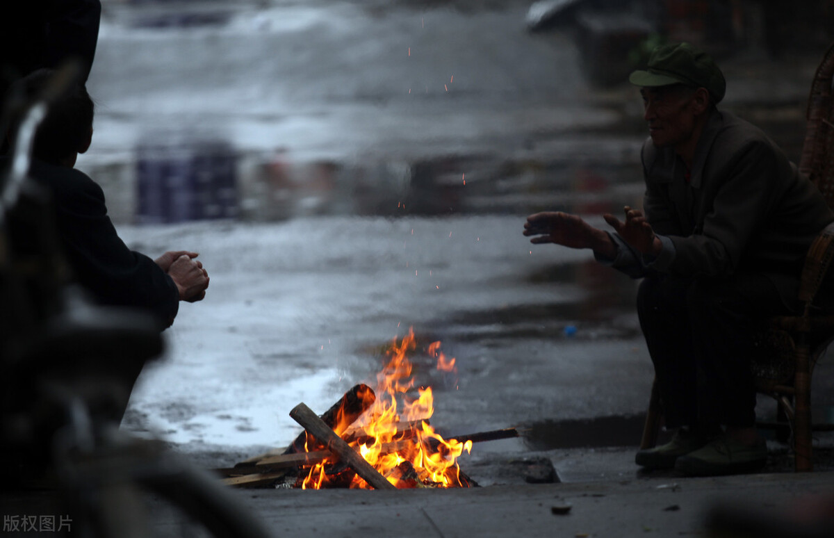 比空调省电、比土暖节能，为何农民不愿装空气能？老农：算1笔账