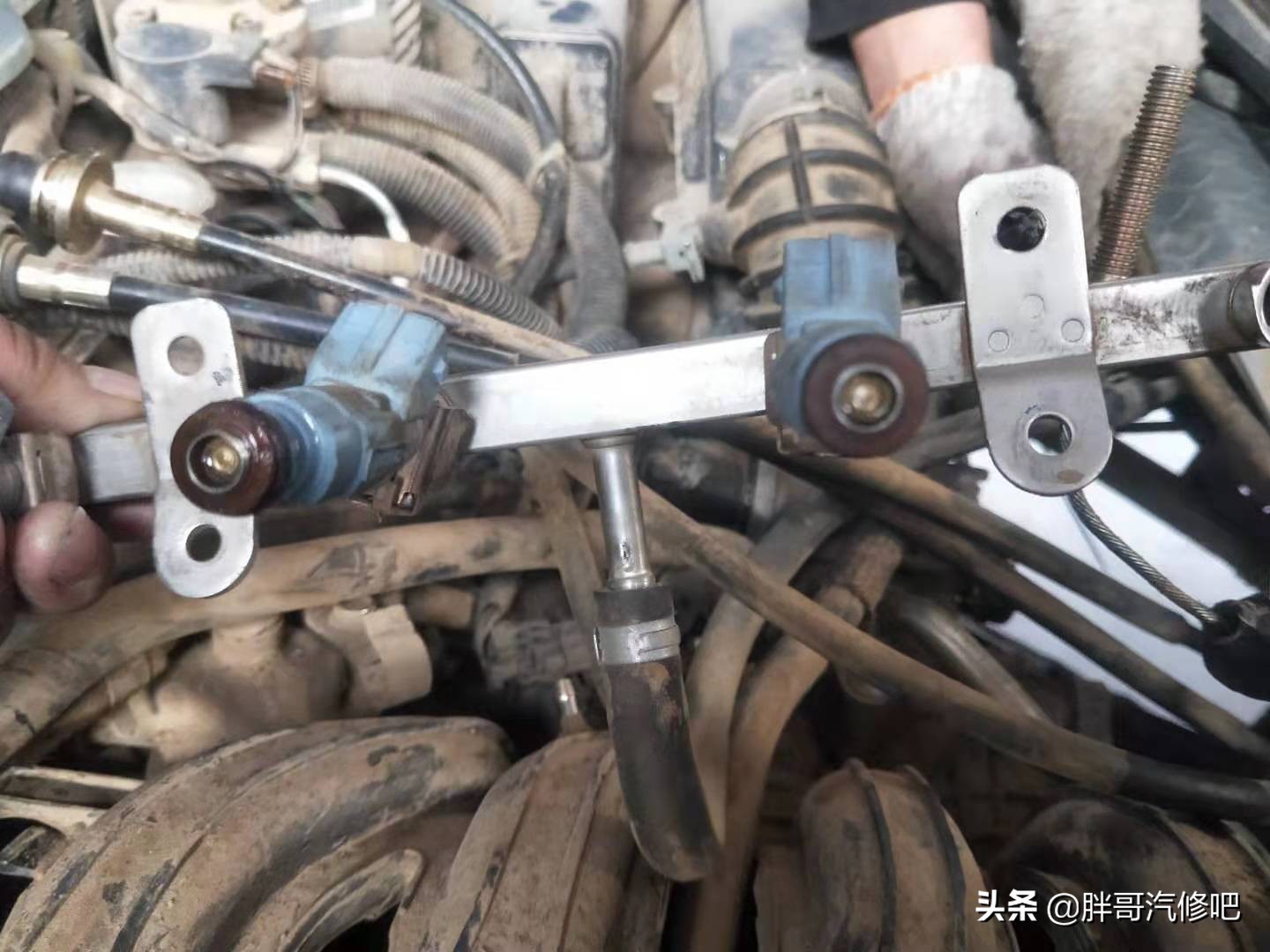 发动机怠速抖动，所有项目都检查了，原来是气门塌陷引起的