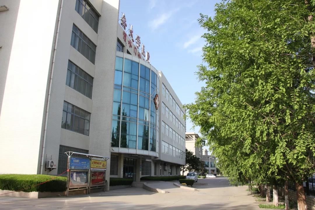 坐拥交通馆、建筑馆，建有4座餐厅、9处体育场，这所高校到底有多