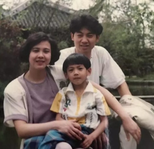 盘点娱乐圈当过老师的八位明星，有人当过小学老师，有人教过体育