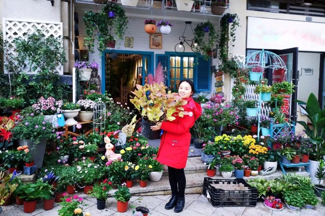 海妈花园访问｜想种花没地方？重庆小学老师在学校楼顶造了座花园