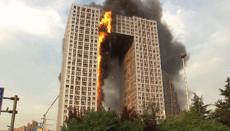 突发！一大学宿舍楼，浓烟滚滚！