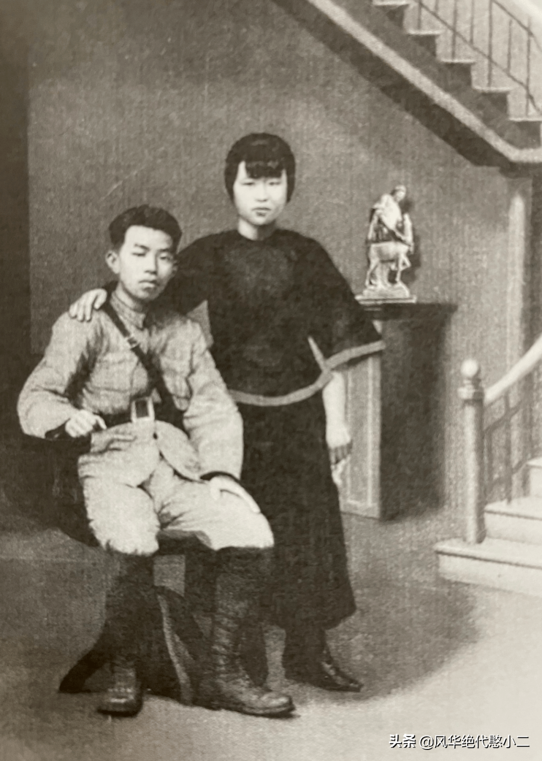 一张染血的照片：坚守53年将遗腹子抚养成人，死后终与丈夫同穴