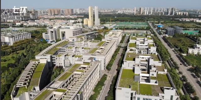 西安外国语大学，是由什么做成的？