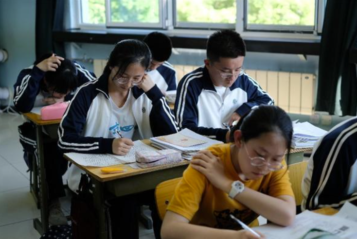 高考成绩和模拟成绩差距多大？班主任告诉你，差距不止一星半点